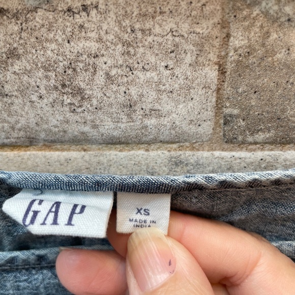 ❤️ GAP DENIM DOMAN EMBROIDERED SLEEVE TOP SIZE XS - Picture 6 of 7